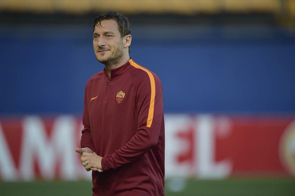 Gallery: Players train at Estadio de la Ceramica - AS Roma