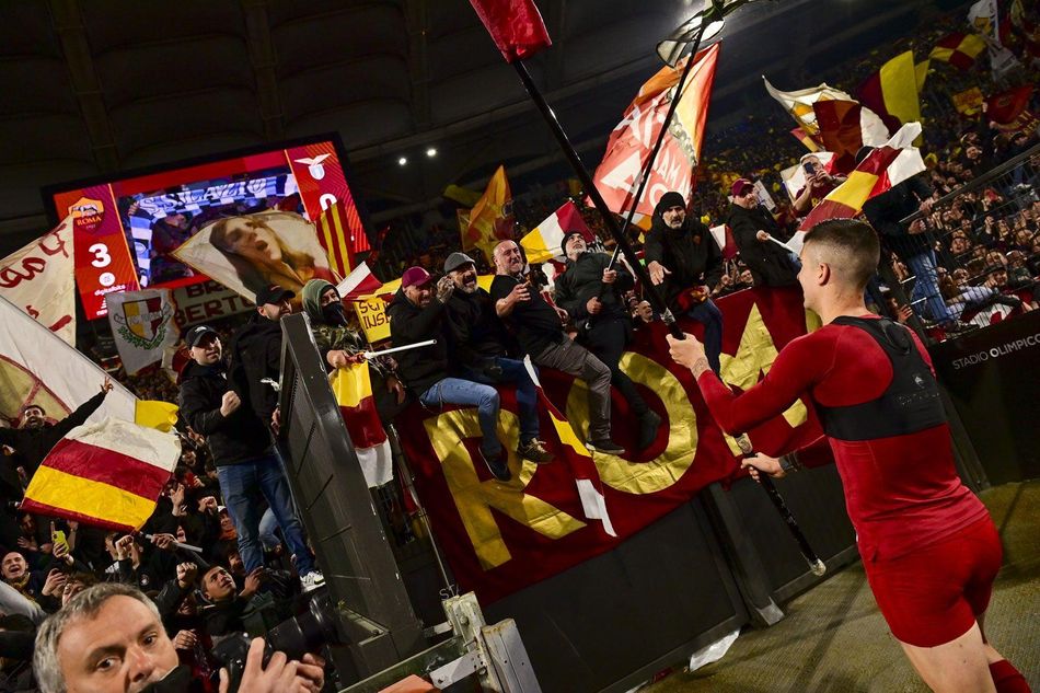 Social Reaction: The boss and the boys after a derby domination! - AS Roma