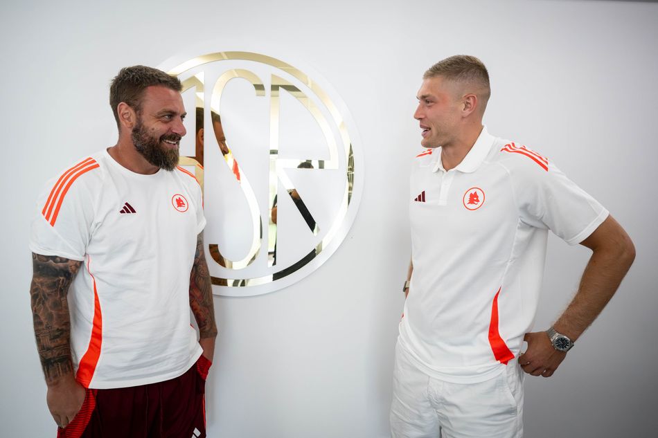 Gallery: Dovbyk's first day in Rome - AS Roma