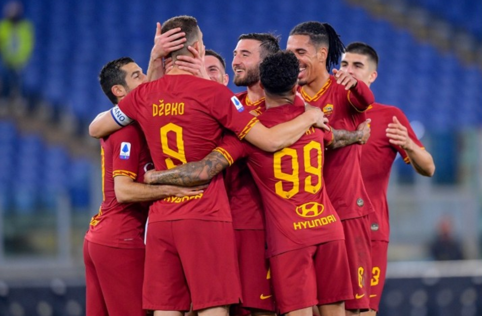 AUCTION: Bid for a shirt signed by the current squad! - AS Roma