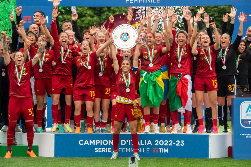 Roma Women Scudetto trophy lifted at the Tre Fontane after late