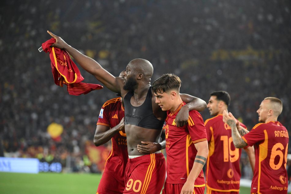 Gallery: 10-man Roma secure all three points! - AS Roma