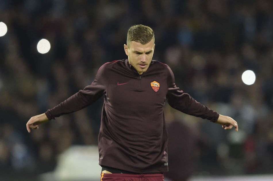 Giallorossi warm up before Napoli v Roma AS Roma