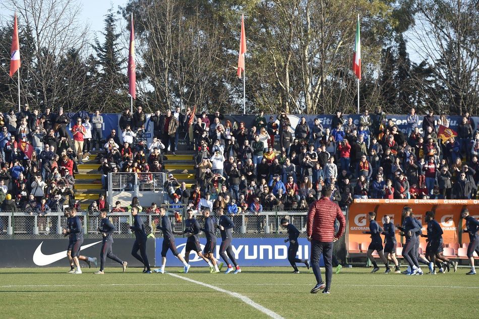 Gallery: Fonseca leads open training session - AS Roma