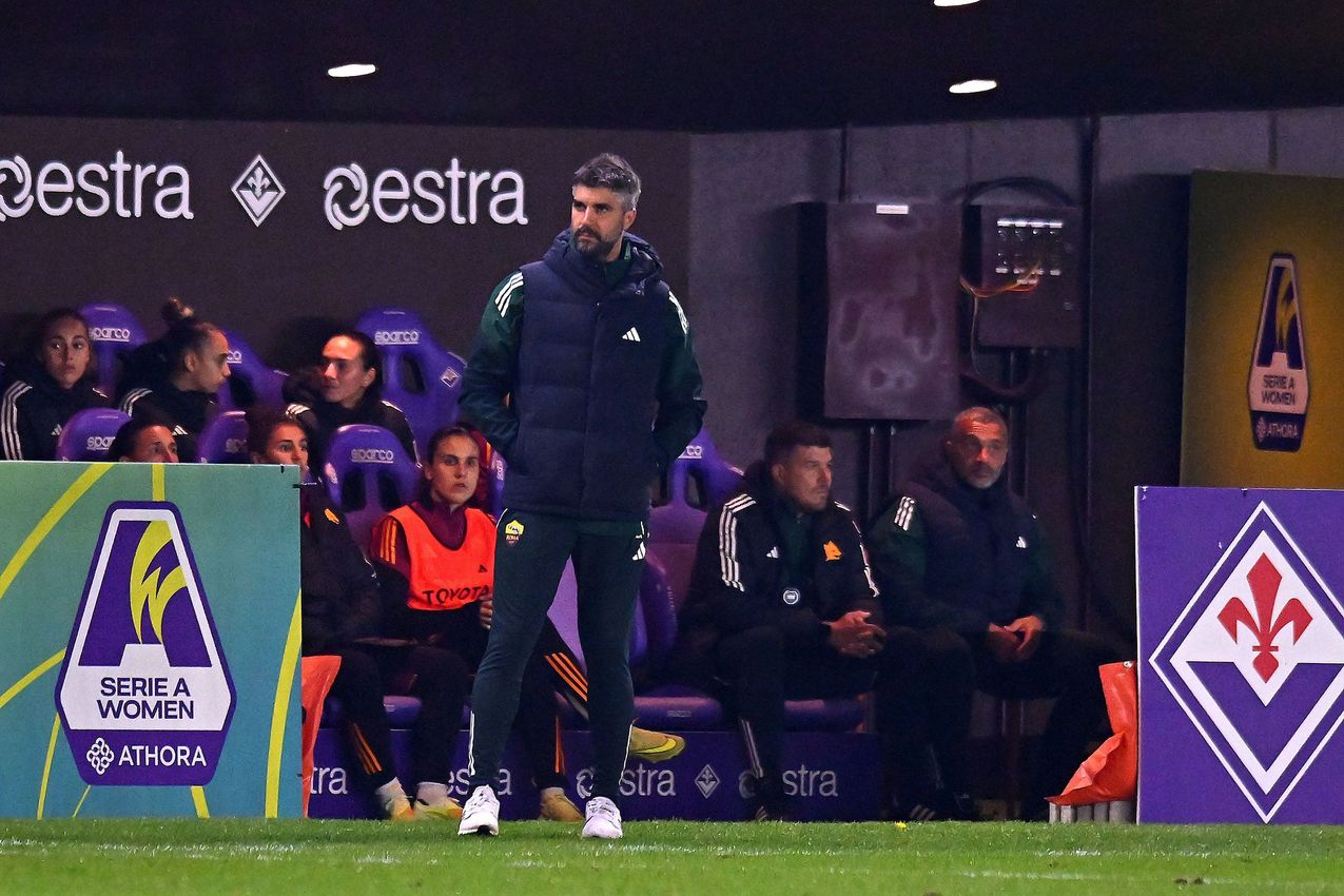 FLORENCE, ITALY - NOVEMBER 07: Luca Rossettini head coach of AS Roma during the Serie A Women match between ACF Fiorentina and AS Roma at Viola Park on November 07, 2025 in Florence, Italy. (Photo by AS Roma/AS Roma via Getty Images)