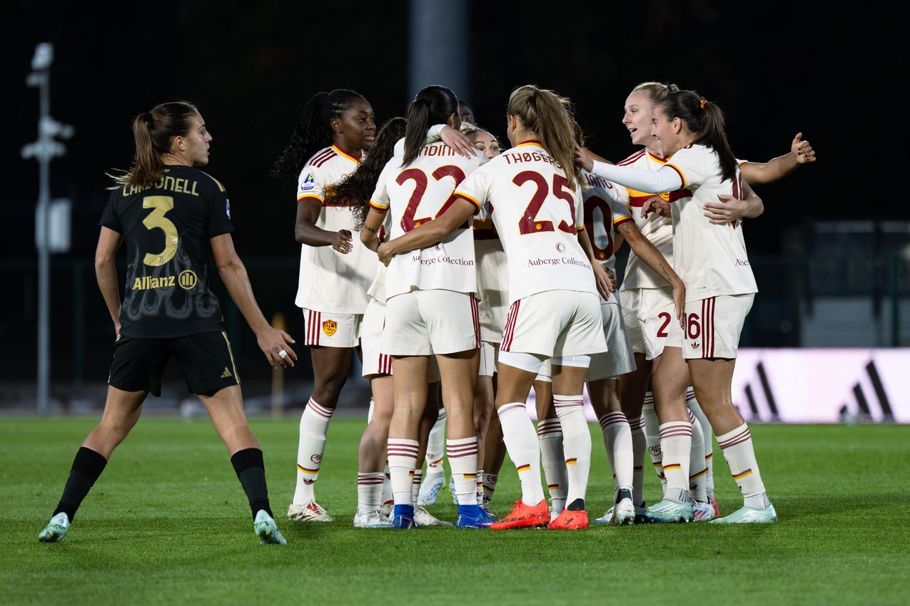 BIELLA, ITALY - OCTOBER 24: Manuela Giugliano Of AS Roma Women celebrates after scoring the first goal during the Serie A Women match between Juventus FC and AS Roma at tadio La Marmora-Pozzo on October 24, 2026 in Biella, Italy. (Photo by Diego Puletto - AS Roma/AS Roma via Getty Images)