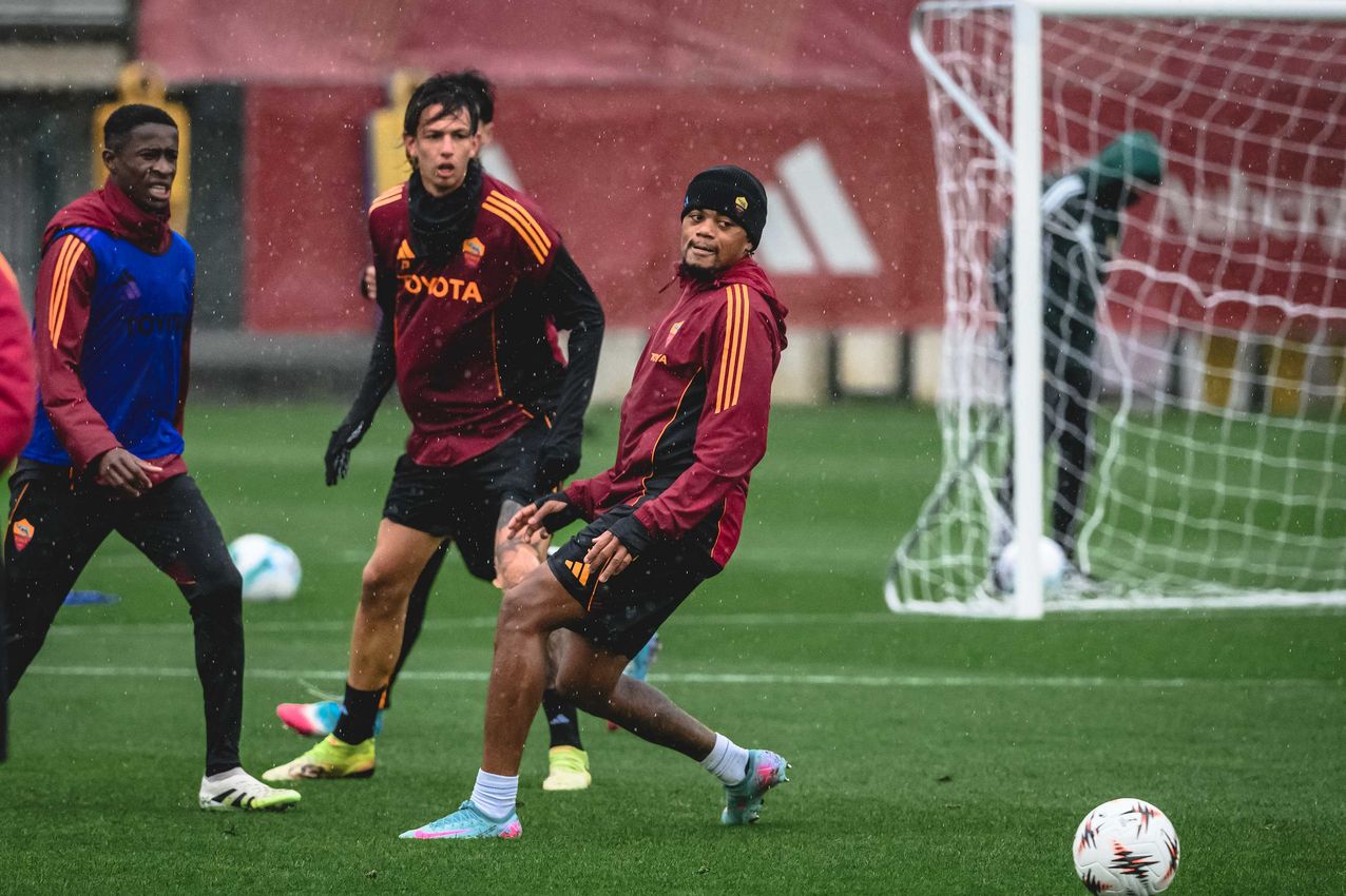 As Roma Gallery Image - Gallery allenamento lunedì 24