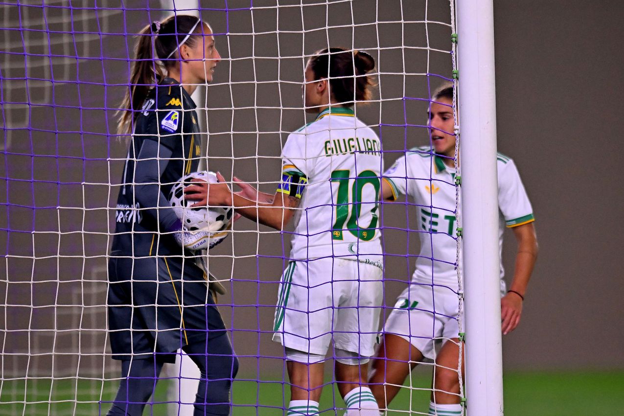 FLORENCE, ITALY - NOVEMBER 07: during the Serie A Women match between ACF Fiorentina and AS Roma at Viola Park on November 07, 2025 in Florence, Italy. (Photo by AS Roma/AS Roma via Getty Images)