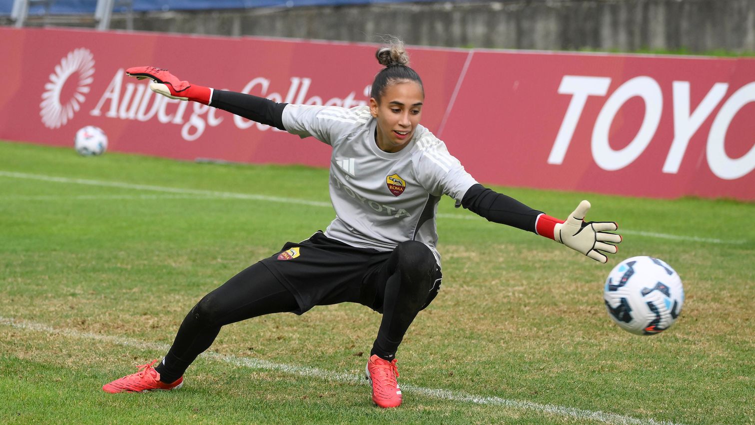 As Roma Gallery Image - Femminile