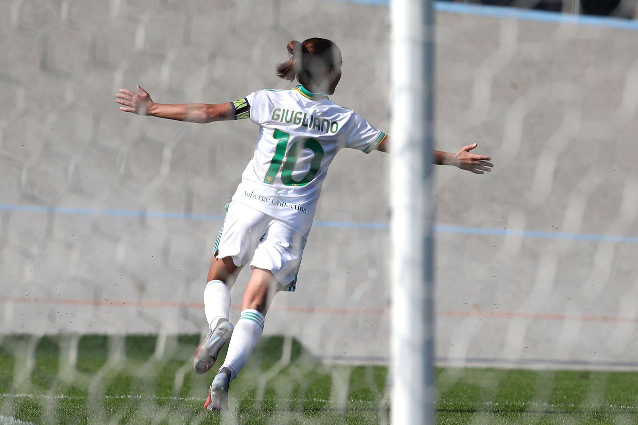 FIORENZUOLA D'ARDA, ITALY - OCTOBER 12: Manuela Giugliano of AS Roma celebrates her goalduring Serie A Women match AC Milan and AS Roma at Velodromo Attilio Pavesi on October 12, 2025 in Fiorenzuola d'Arda, Italy. (Photo by AS Roma/AS Roma via Getty Images)