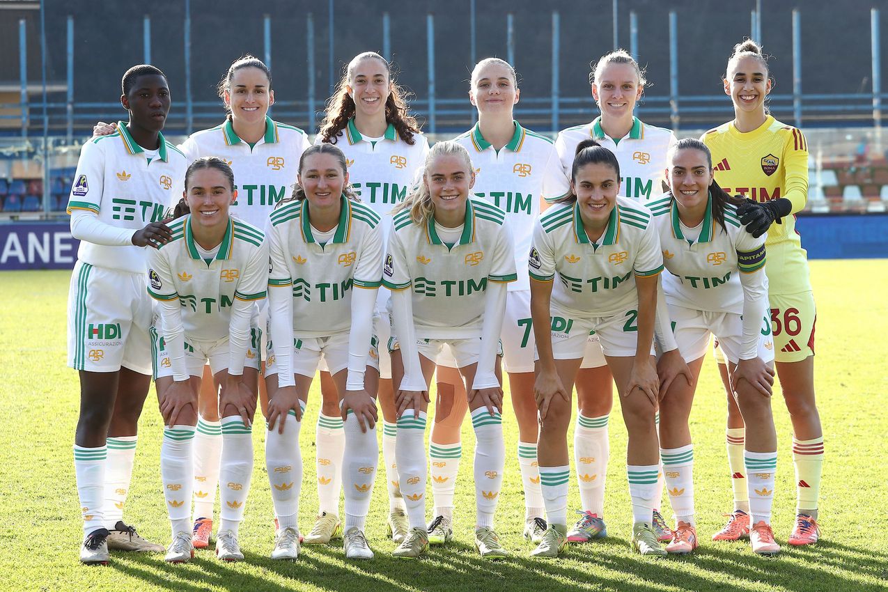 LUMEZZANE, ITALY - DECEMBER 21: AS Roma team line up of AS Roma in action during the Coppa Italia Women match between FC Lumezzane Women and AS Roma Women at Stadio Tullio Saleri on December 21, 2025 in Lumezzane, Italy. (Photo by AS Roma/AS Roma via Getty Images)