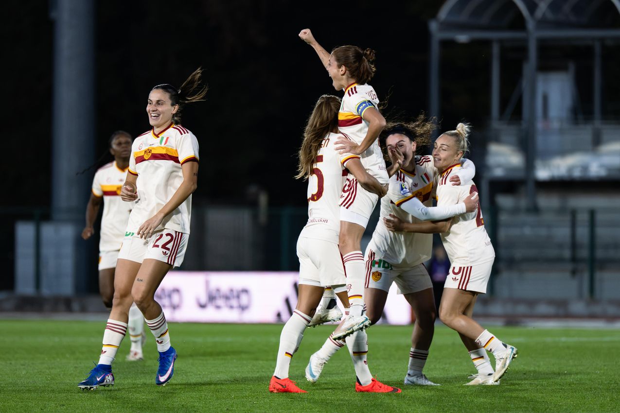 BIELLA, ITALY - OCTOBER 24: Manuela Giugliano Of AS Roma Women celebrates after scoring the first goal during the Serie A Women match between Juventus FC and AS Roma at tadio La Marmora-Pozzo on October 24, 2026 in Biella, Italy. (Photo by Diego Puletto - AS Roma/AS Roma via Getty Images)