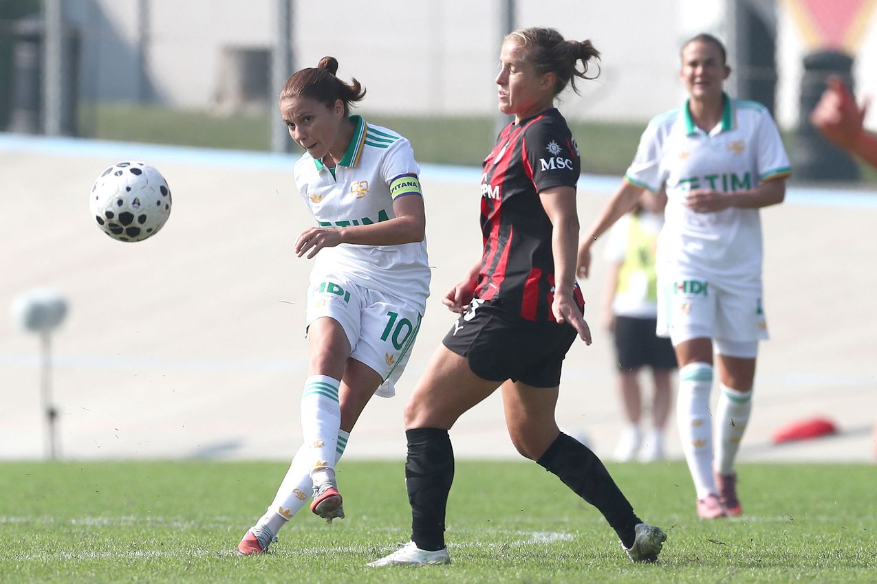 FIORENZUOLA D'ARDA, ITALY - OCTOBER 12: FIORENZUOLA D'ARDA, ITALY - OCTOBER 12: Manuela Giugliano of AS Roma in action during Serie A Women match AC Milan and AS Roma at Velodromo Attilio Pavesi on October 12, 2025 in Fiorenzuola d'Arda, Italy. (Photo by AS Roma/AS Roma via Getty Images)