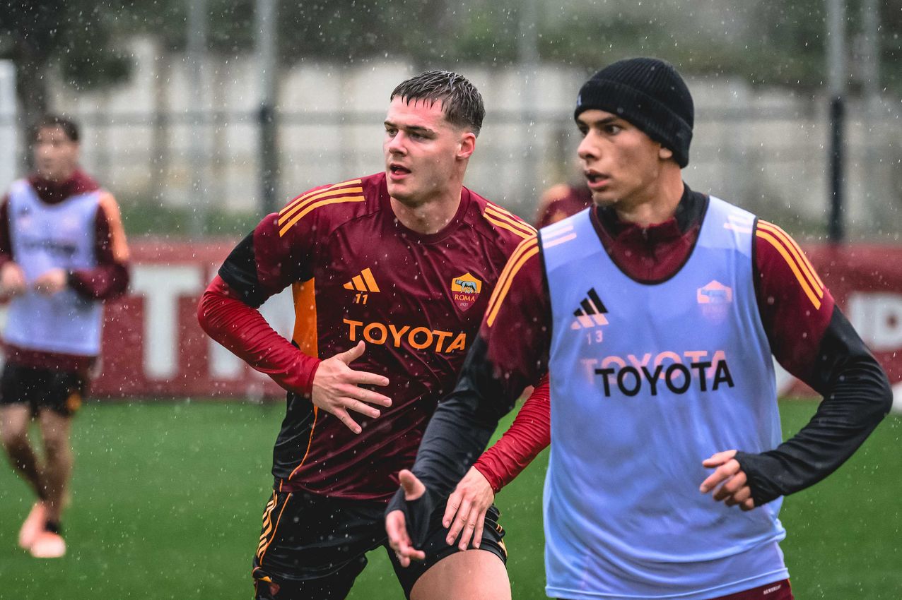As Roma Gallery Image - Gallery allenamento lunedì 24