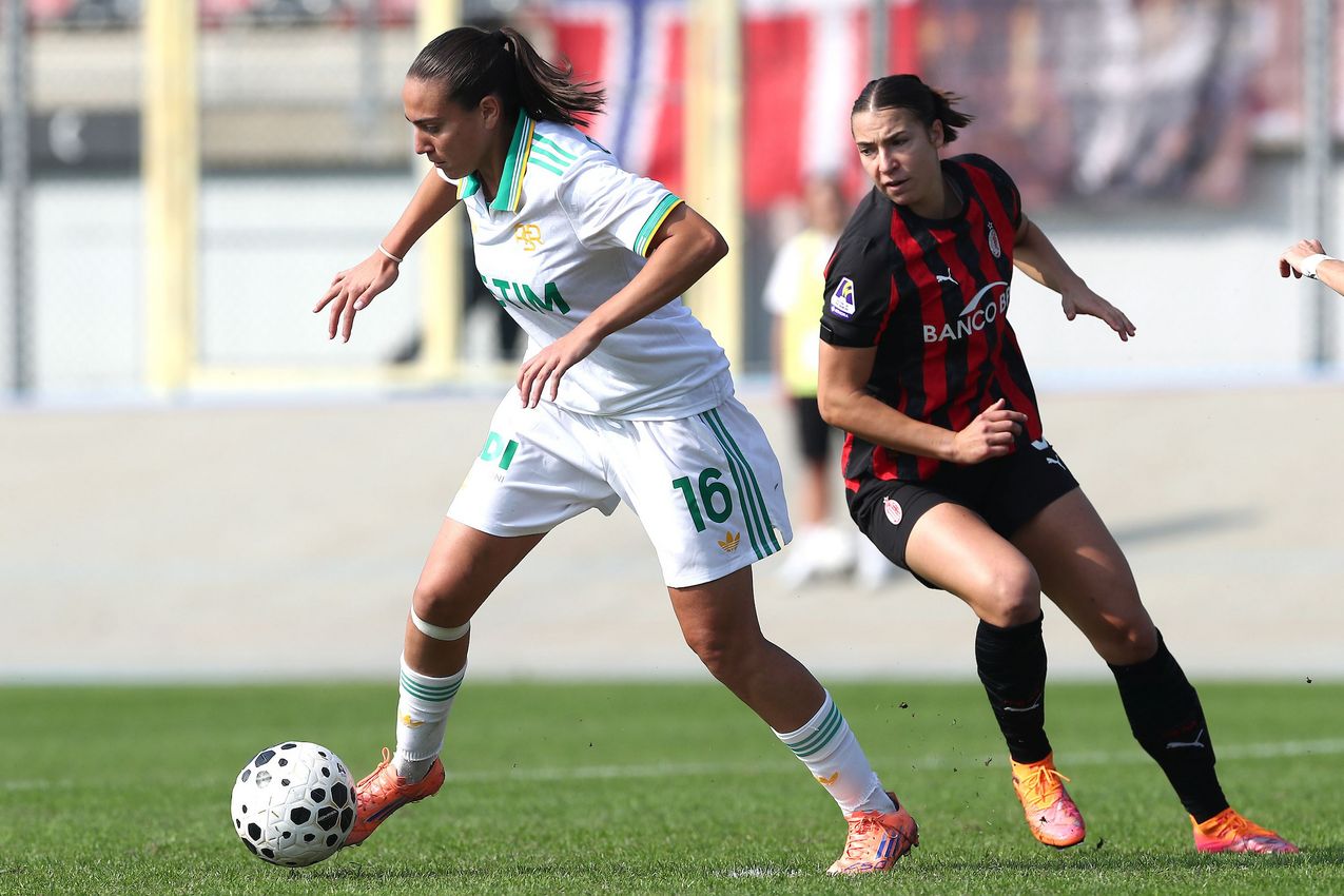 FIORENZUOLA D'ARDA, ITALY - OCTOBER 12: FIORENZUOLA D'ARDA, ITALY - OCTOBER 12: Alice Corelli of AS Roma in action during Serie A Women match AC Milan and AS Roma at Velodromo Attilio Pavesi on October 12, 2025 in Fiorenzuola d'Arda, Italy. (Photo by AS Roma/AS Roma via Getty Images)