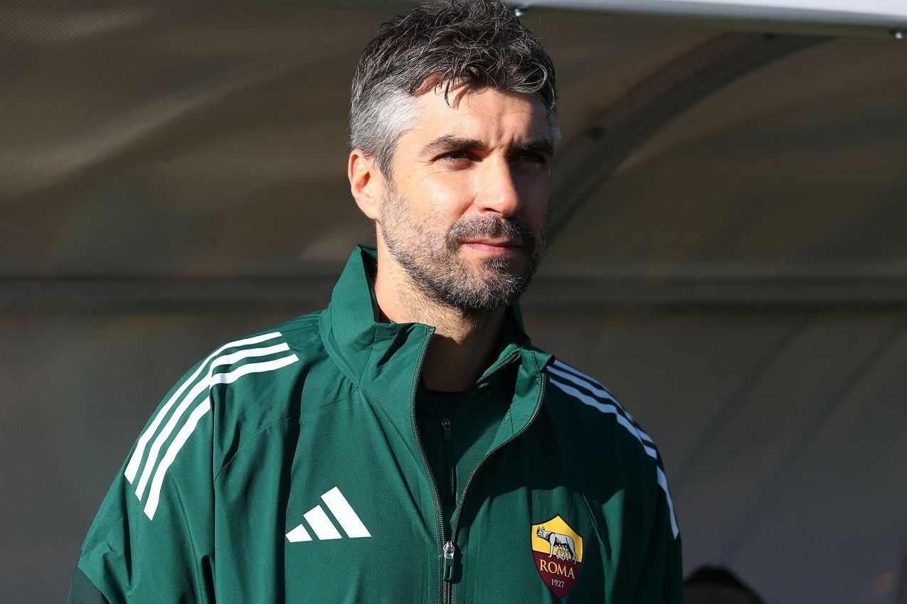 COMO, ITALY - NOVEMBER 23: AS Roma coach Luca Rossettini looks on during the Women Serie A match between FC Como and AS Roma at Stadio Ferruccio on November 23, 2025 in Como, Italy. (Photo by AS Roma/AS Roma via Getty Images)