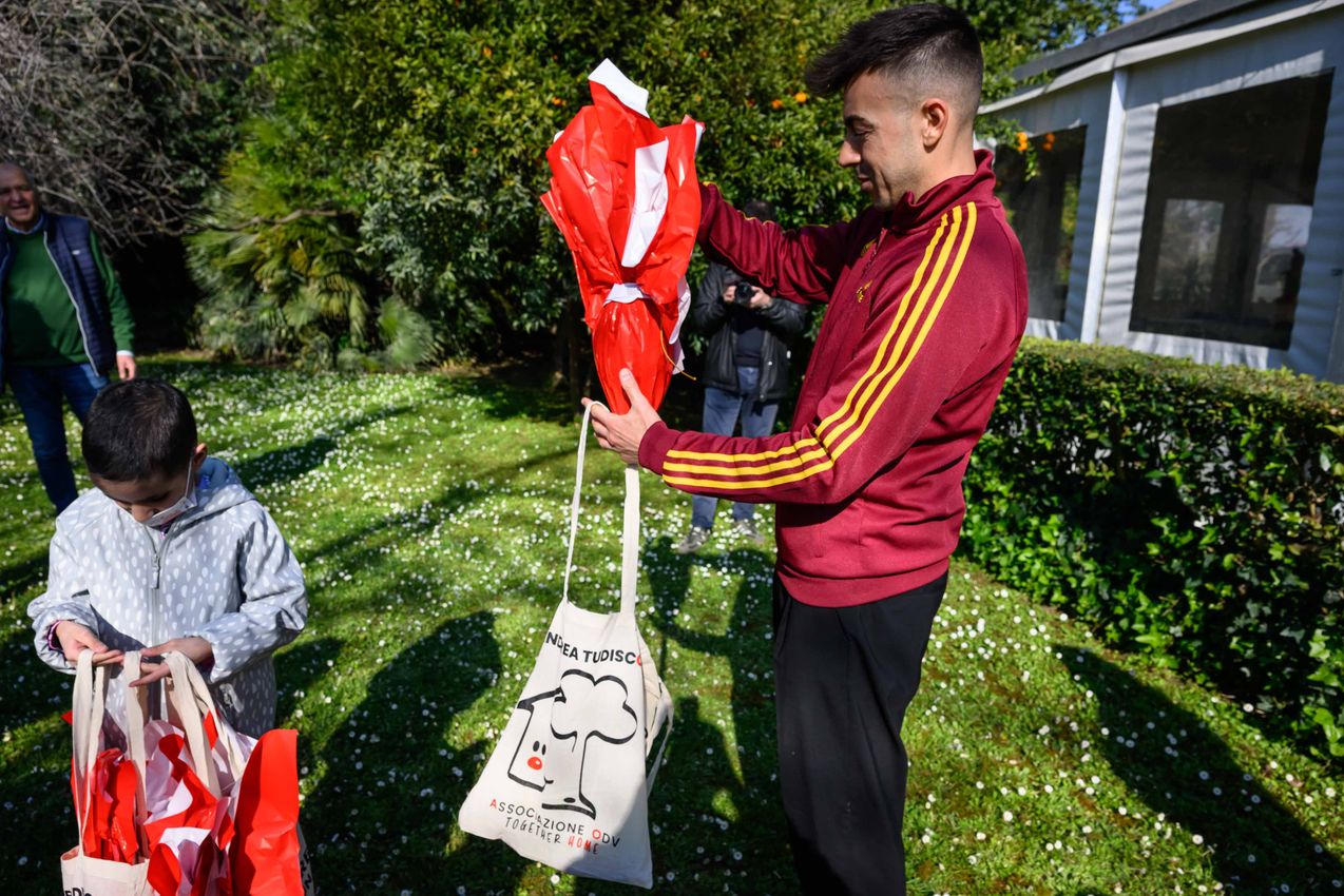As Roma Gallery Image - El Shaarawy a casa Tudisco