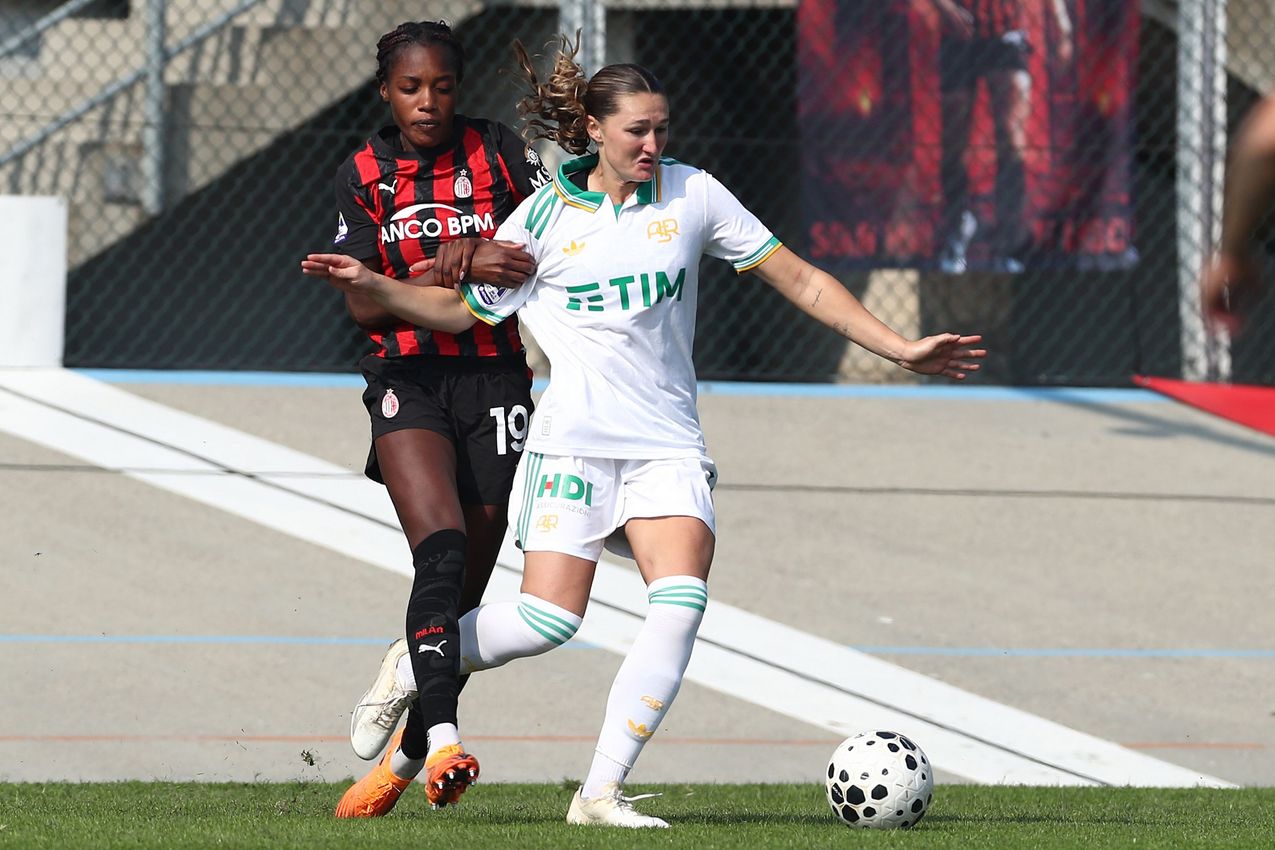 FIORENZUOLA D'ARDA, ITALY - OCTOBER 12:  Winonah Heatley of AS Roma in action during Serie A Women match AC Milan and AS Roma at Velodromo Attilio Pavesi on October 12, 2025 in Fiorenzuola d'Arda, Italy. (Photo by AS Roma/AS Roma via Getty Images)