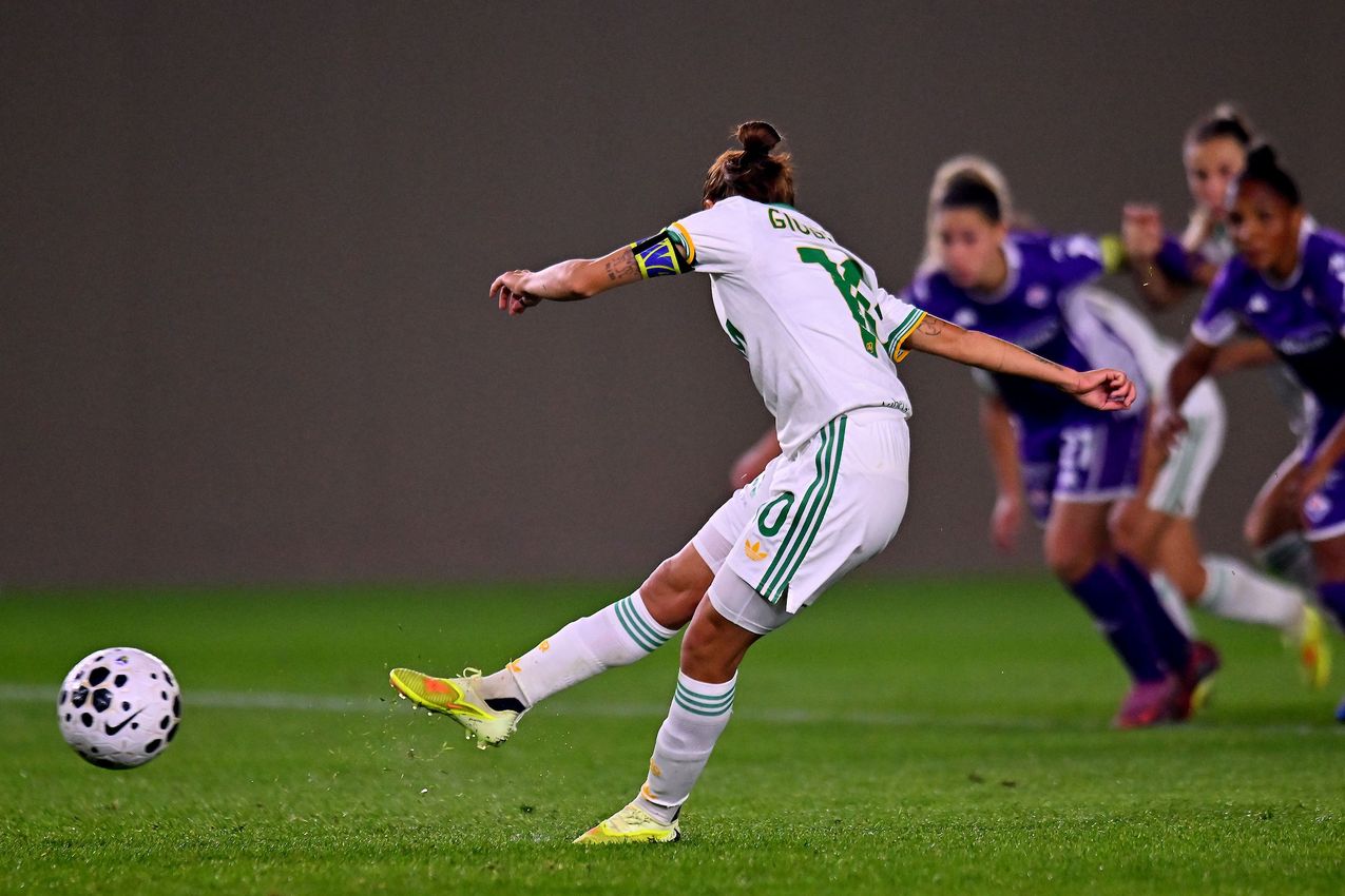 FLORENCE, ITALY - NOVEMBER 07: during the Serie A Women match between ACF Fiorentina and AS Roma at Viola Park on November 07, 2025 in Florence, Italy. (Photo by AS Roma/AS Roma via Getty Images)