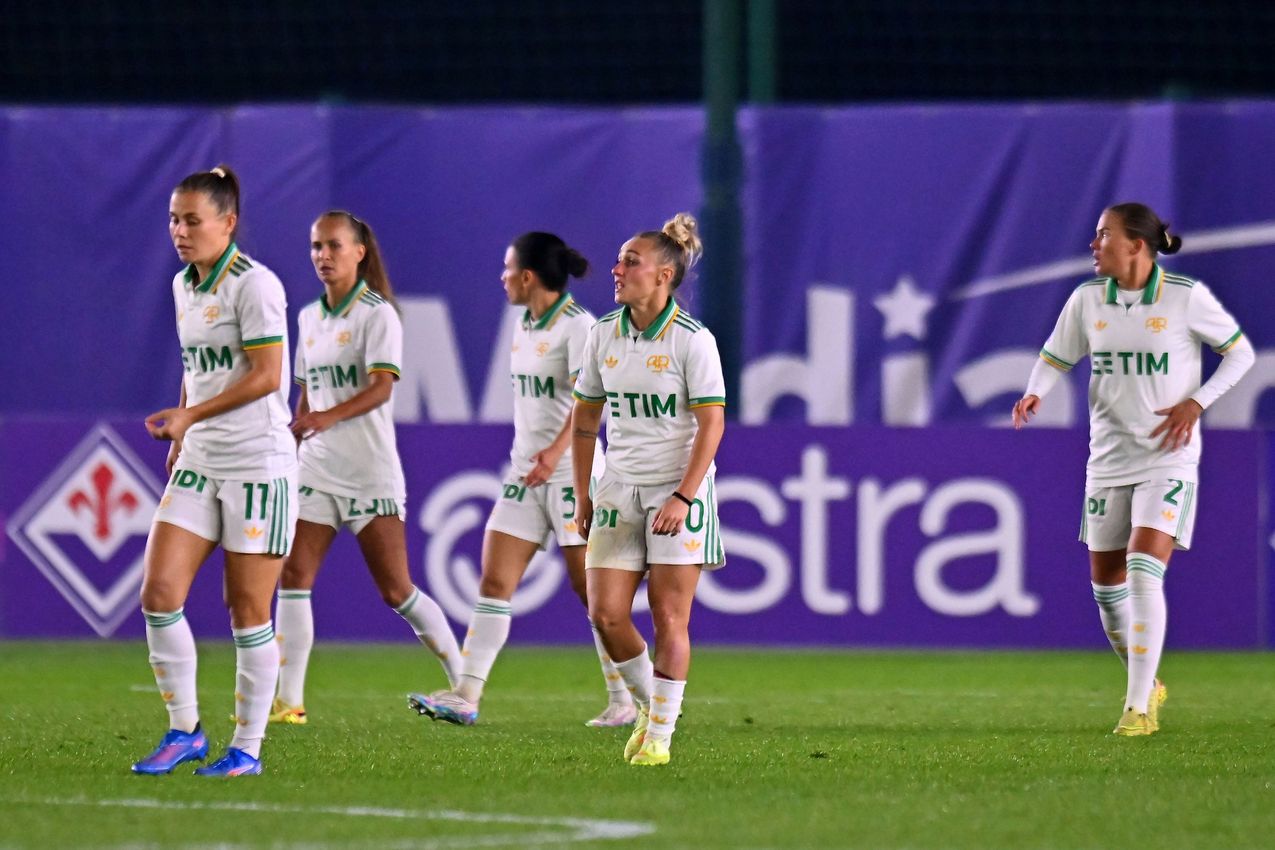FLORENCE, ITALY - NOVEMBER 07:Players of AS Roma show their dejection during the Serie A Women match between ACF Fiorentina and AS Roma at Viola Park on November 07, 2025 in Florence, Italy. (Photo by AS Roma/AS Roma via Getty Images)