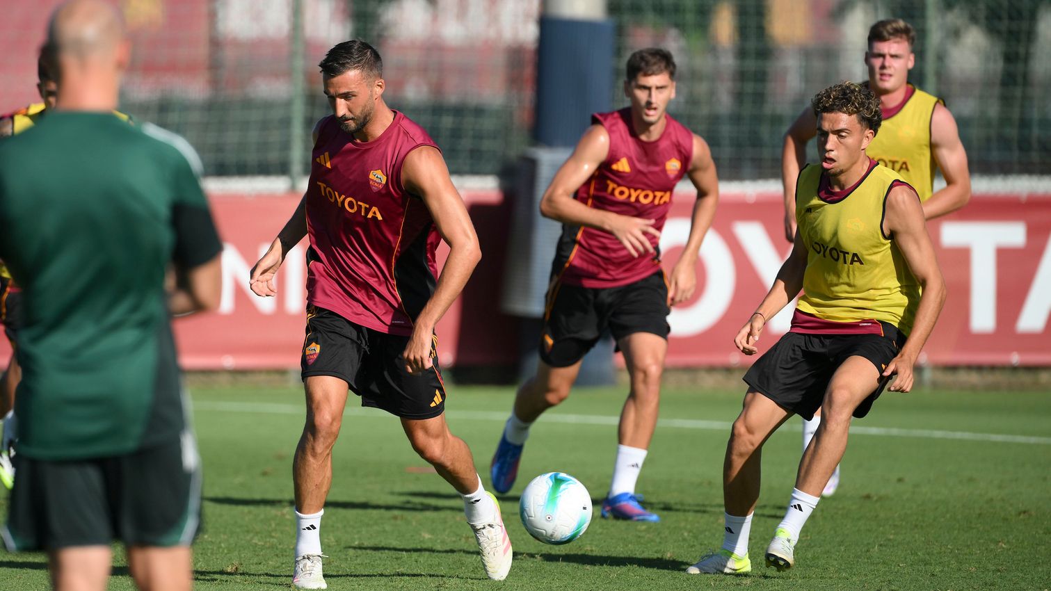As Roma Gallery Image - Gallery: le immagini più belle del primo allenamento in giallorosso di Neil El Aynaoui ed Evan Ferguson 