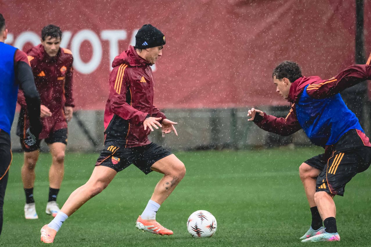 As Roma Gallery Image - Gallery allenamento lunedì 24
