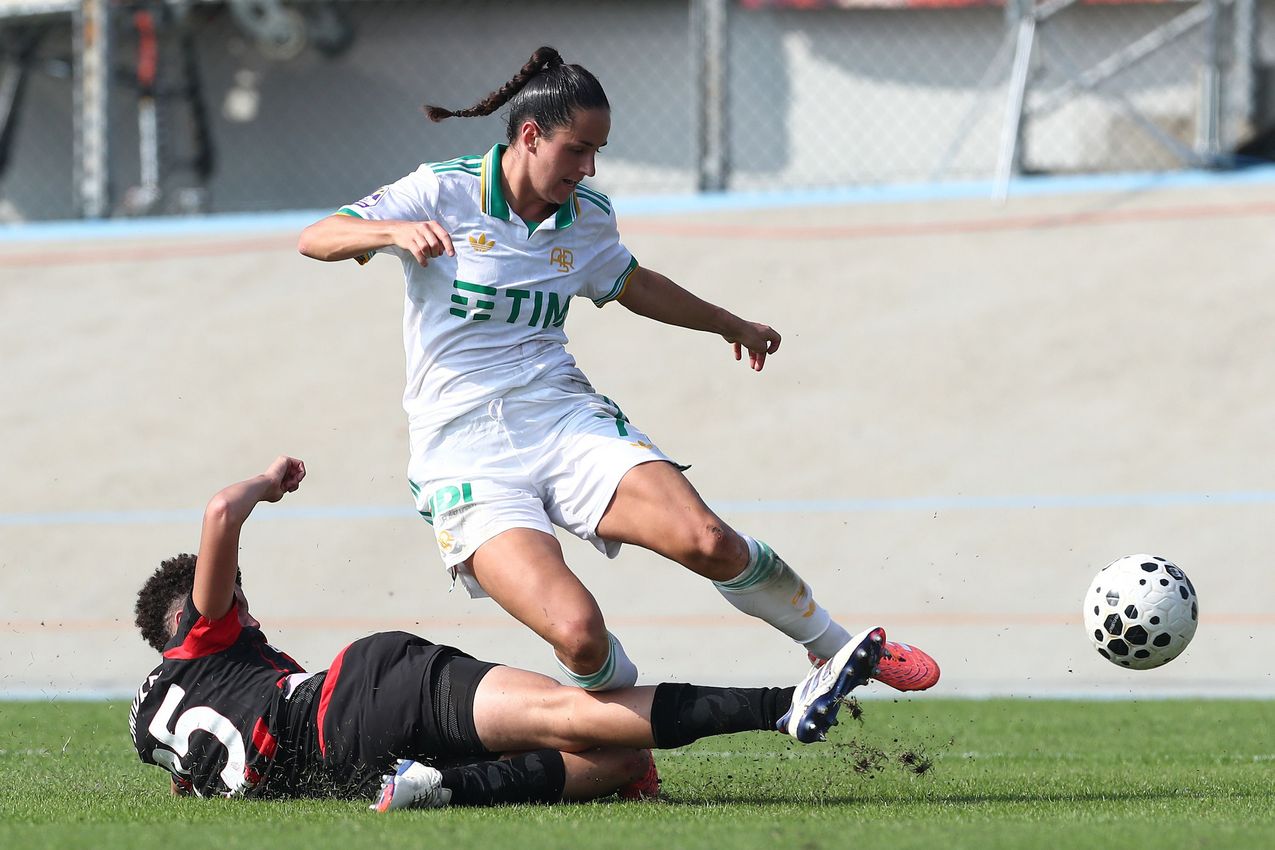 FIORENZUOLA D'ARDA, ITALY - OCTOBER 12: FIORENZUOLA D'ARDA, ITALY - OCTOBER 12: Evelyne Viens of AS Roma in action during Serie A Women match AC Milan and AS Roma at Velodromo Attilio Pavesi on October 12, 2025 in Fiorenzuola d'Arda, Italy. (Photo by AS Roma/AS Roma via Getty Images)