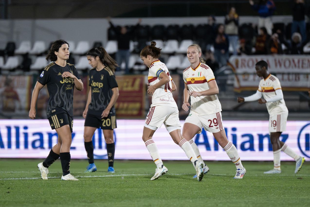 BIELLA, ITALY - OCTOBER 24: Manuela Giugliano Of AS Roma celebrates after scoring the fourth goal Women during the Serie A Women match between Juventus FC and AS Roma at tadio La Marmora-Pozzo on October 24, 2026 in Biella, Italy. (Photo by Diego Puletto - AS Roma/AS Roma via Getty Images)