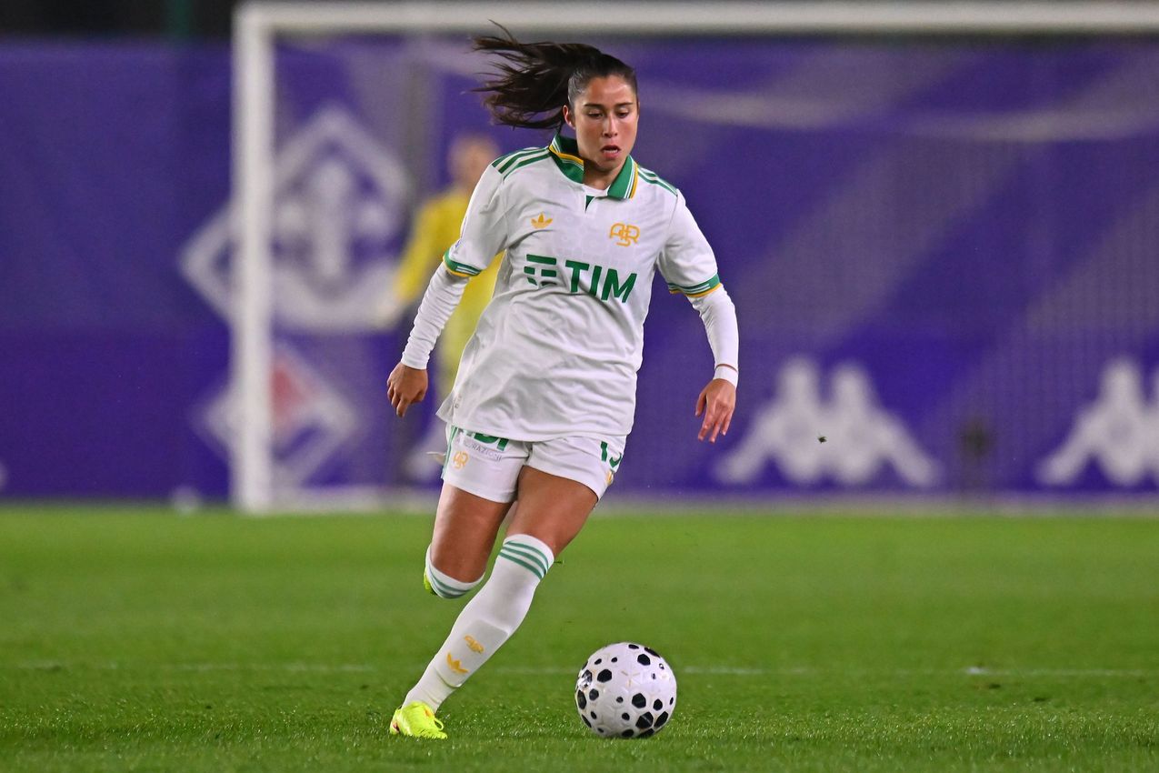 FLORENCE, ITALY - NOVEMBER 07: Giulia Dragoni of AS Roma during the Serie A Women match between ACF Fiorentina and AS Roma at Viola Park on November 07, 2025 in Florence, Italy. (Photo by AS Roma/AS Roma via Getty Images)