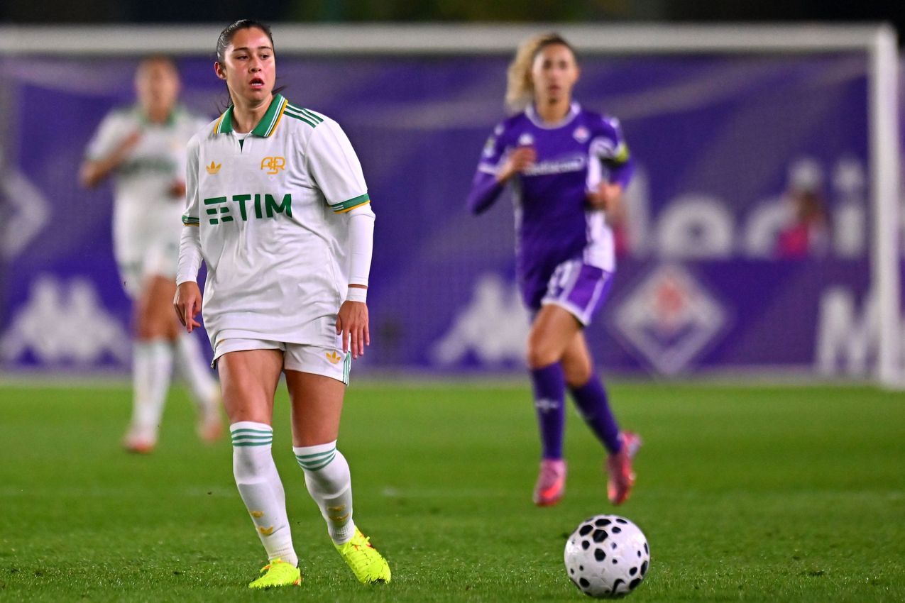 FLORENCE, ITALY - NOVEMBER 07: Giulia Dragoni of AS Roma during the Serie A Women match between ACF Fiorentina and AS Roma at Viola Park on November 07, 2025 in Florence, Italy. (Photo by AS Roma/AS Roma via Getty Images)