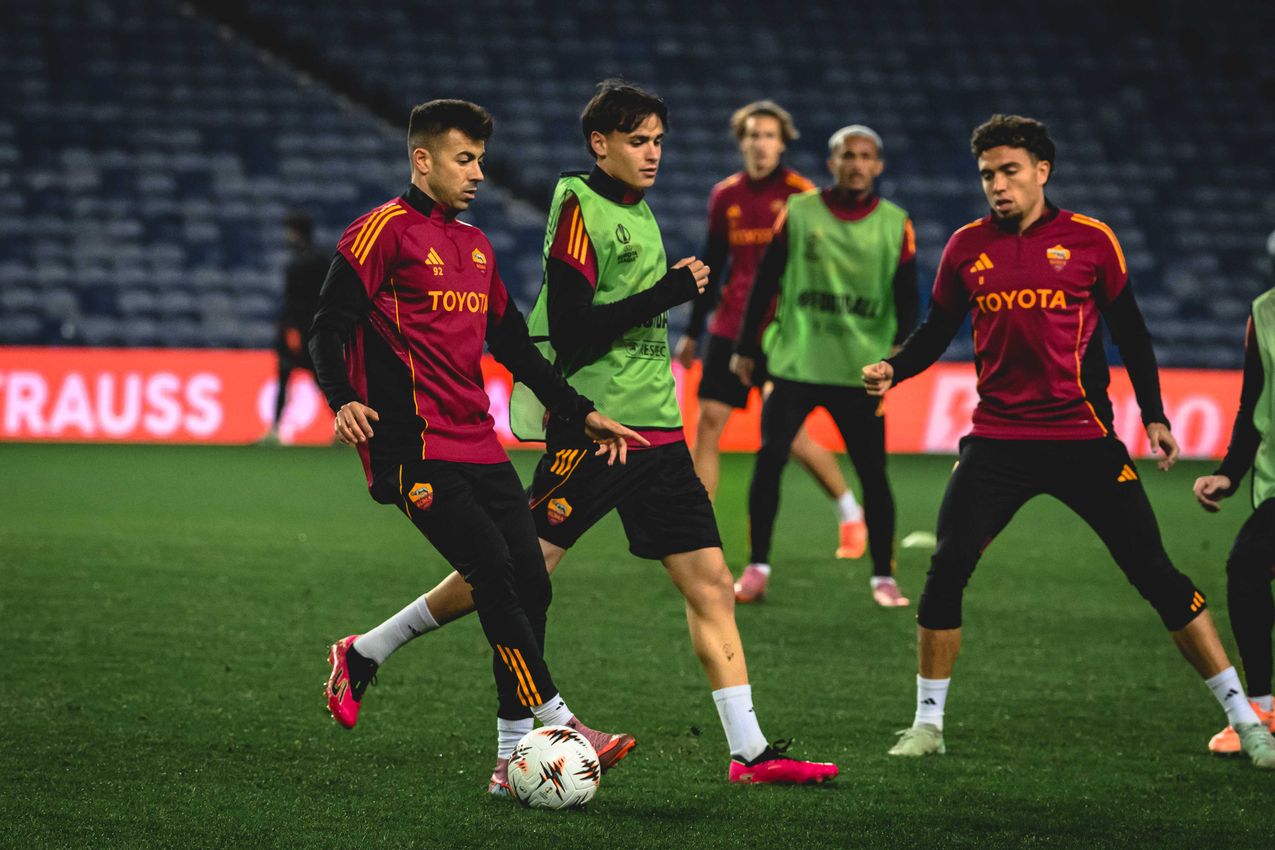 As Roma Gallery Image - Allenamento Glasgow 05/11