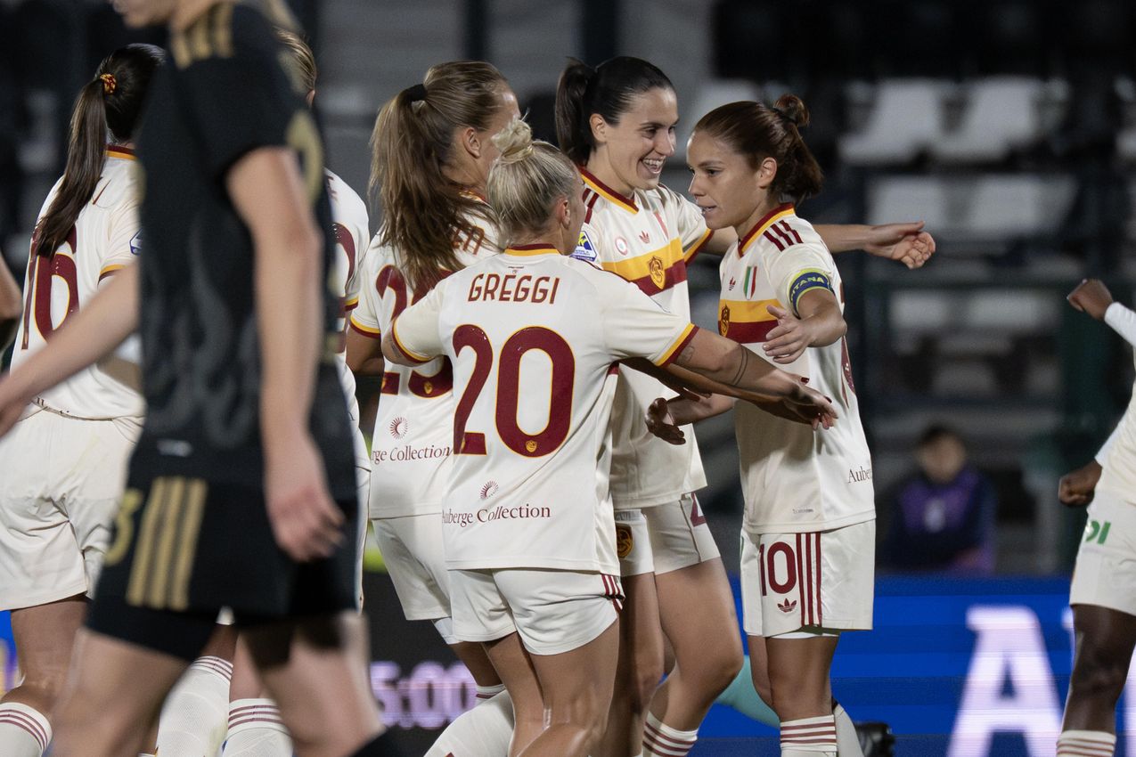BIELLA, ITALY - OCTOBER 24: Manuela Giugliano Of AS Roma celebrates after scoring the fourth goal Women during the Serie A Women match between Juventus FC and AS Roma at tadio La Marmora-Pozzo on October 24, 2026 in Biella, Italy. (Photo by Diego Puletto - AS Roma/AS Roma via Getty Images)