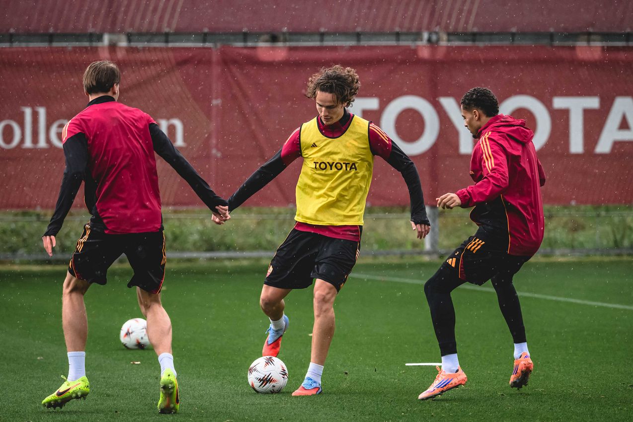 As Roma Gallery Image - Gallery allenamento lunedì 24