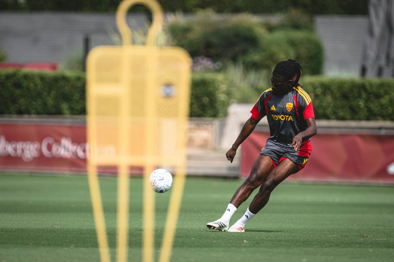 As Roma Gallery Image - Gallery allenamento venerdì 28