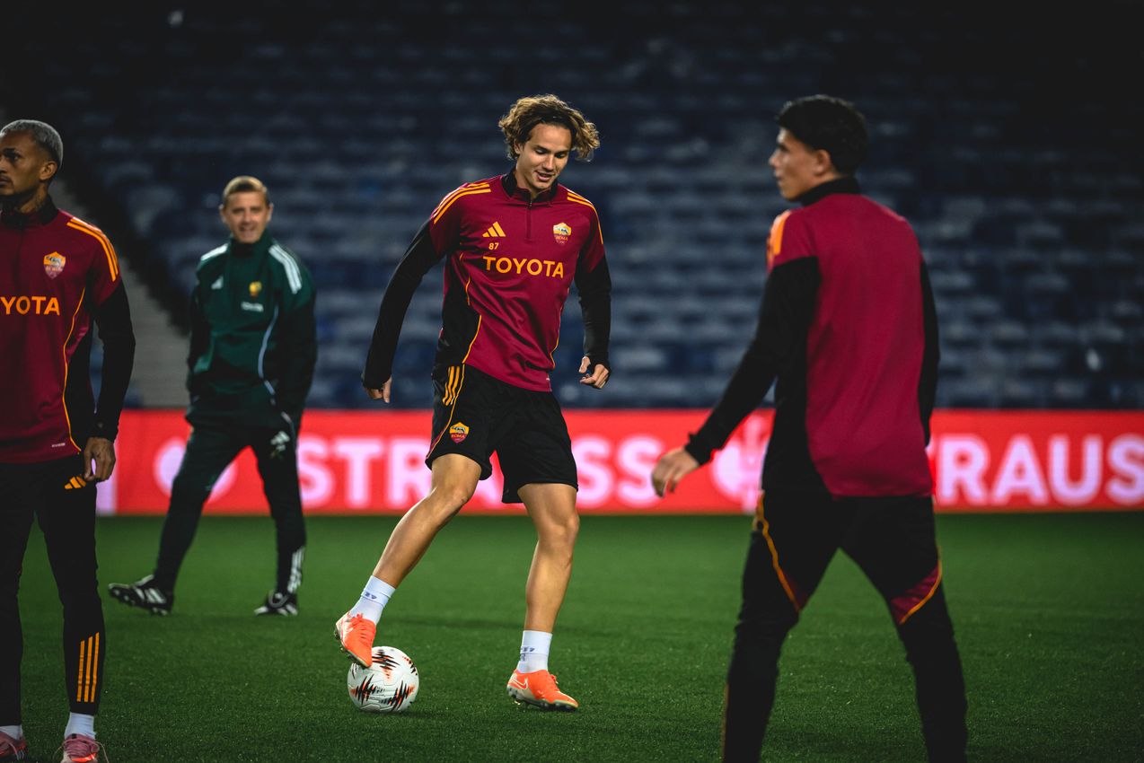 As Roma Gallery Image - Allenamento Glasgow 05/11