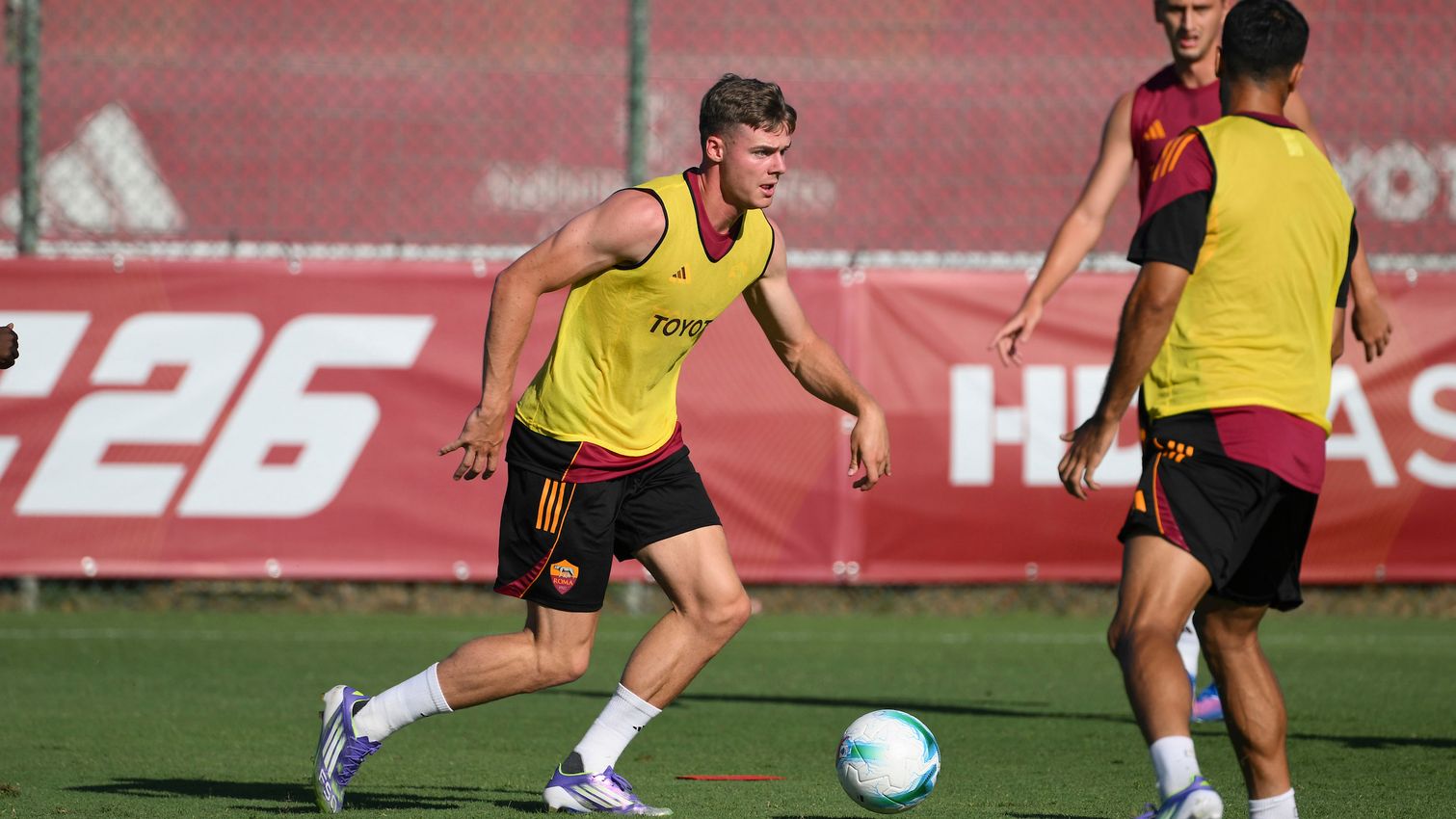 As Roma Gallery Image - Gallery: le immagini più belle del primo allenamento in giallorosso di Neil El Aynaoui ed Evan Ferguson 