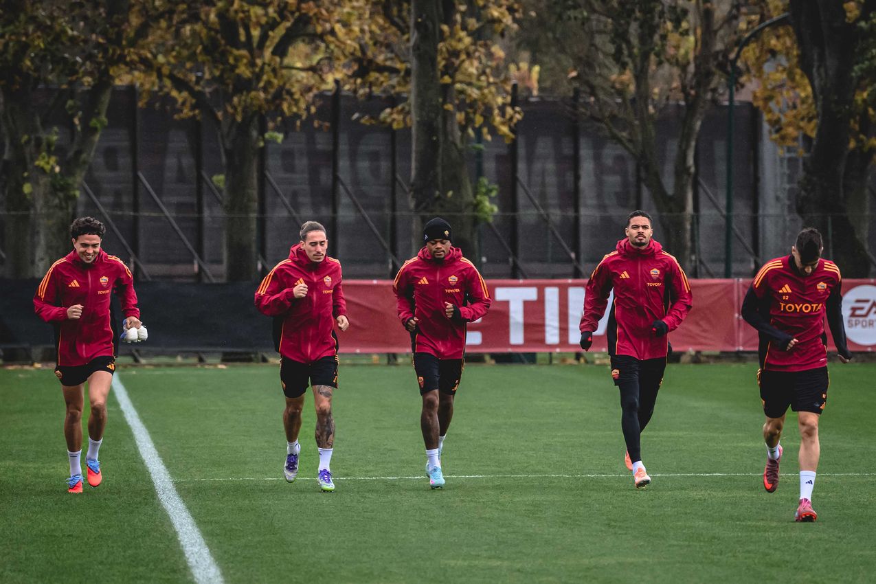 As Roma Gallery Image - Gallery allenamento lunedì 24