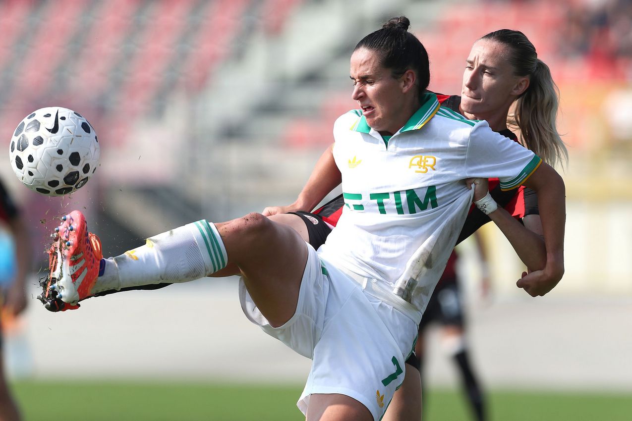 FIORENZUOLA D'ARDA, ITALY - OCTOBER 12: FIORENZUOLA D'ARDA, ITALY - OCTOBER 12: Evelyne Viens of AS Roma in action during Serie A Women match AC Milan and AS Roma at Velodromo Attilio Pavesi on October 12, 2025 in Fiorenzuola d'Arda, Italy. (Photo by AS Roma/AS Roma via Getty Images)