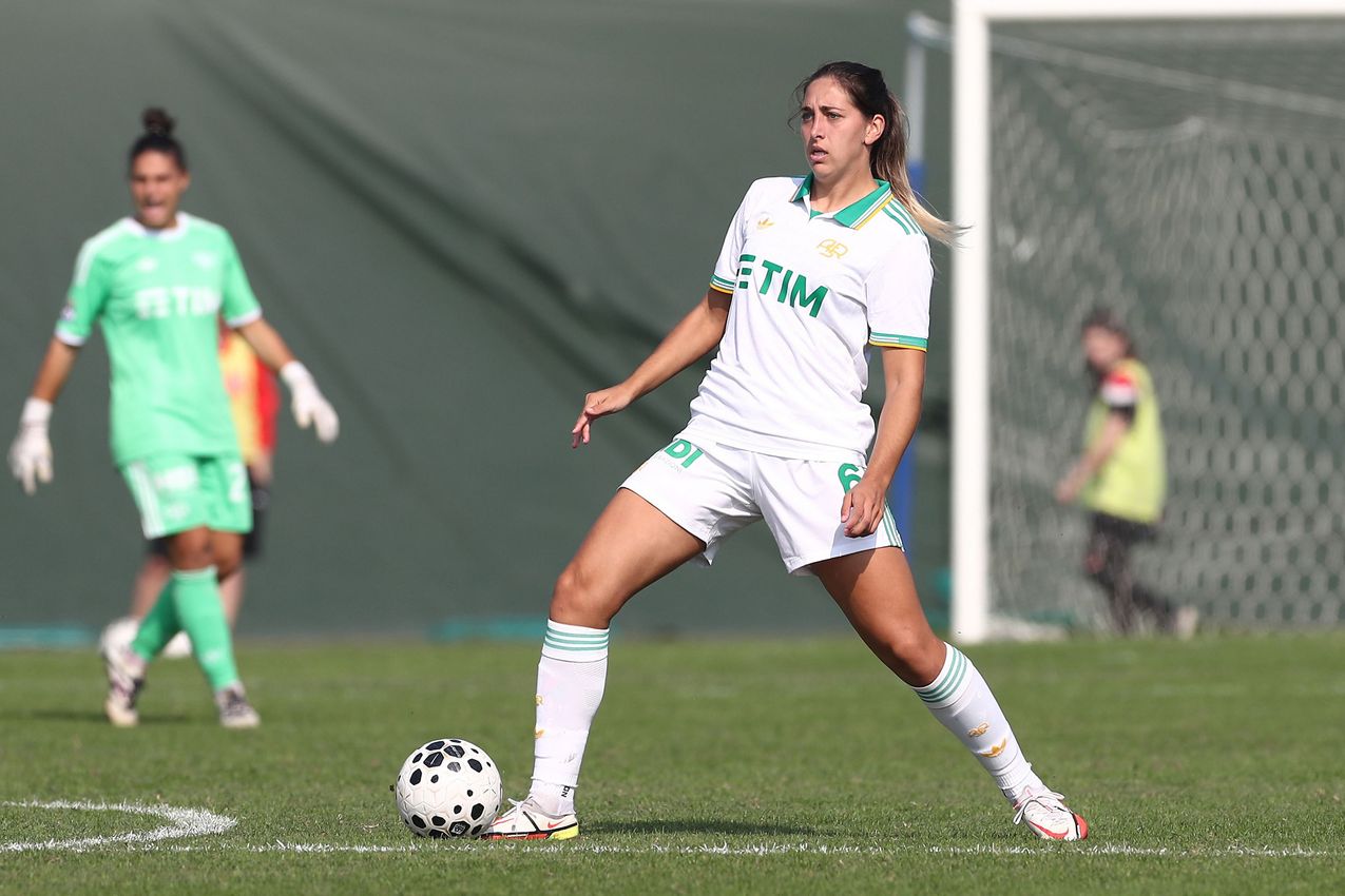 FIORENZUOLA D'ARDA, ITALY - OCTOBER 12:  Oihane Valdezate of AS Roma in action during Serie A Women match AC Milan and AS Roma at Velodromo Attilio Pavesi on October 12, 2025 in Fiorenzuola d'Arda, Italy. (Photo by AS Roma/AS Roma via Getty Images)