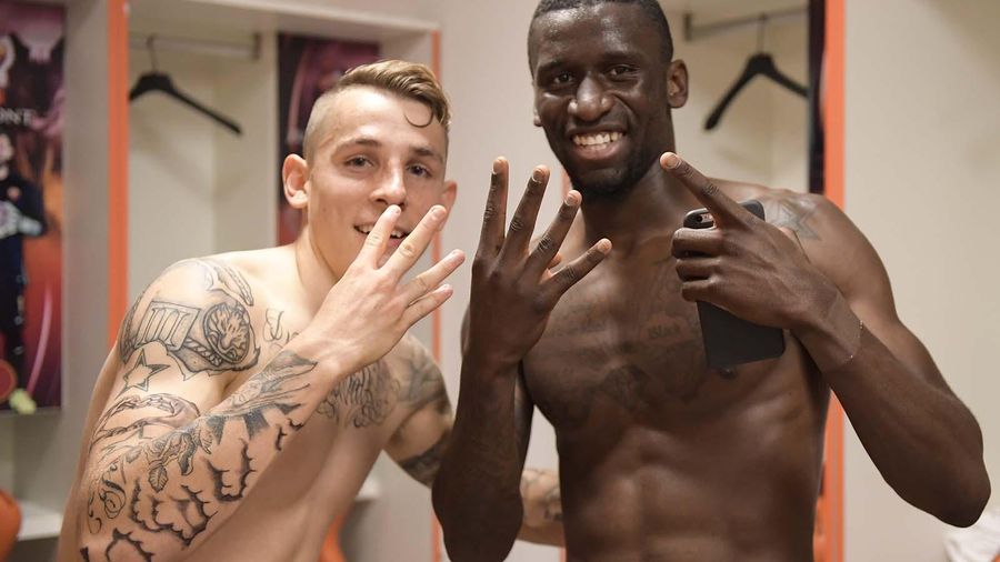 Sei foto esclusive dello spogliatoio dopo la vittoria sulla Lazio