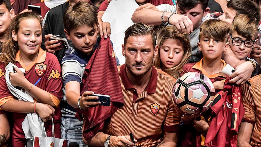 Il Capitano racconta i Tiempo Totti X Roma boot
