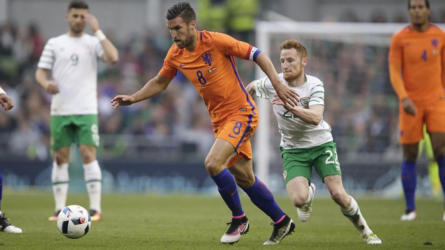 Strootman plays 70 minutes as captain on Holland return