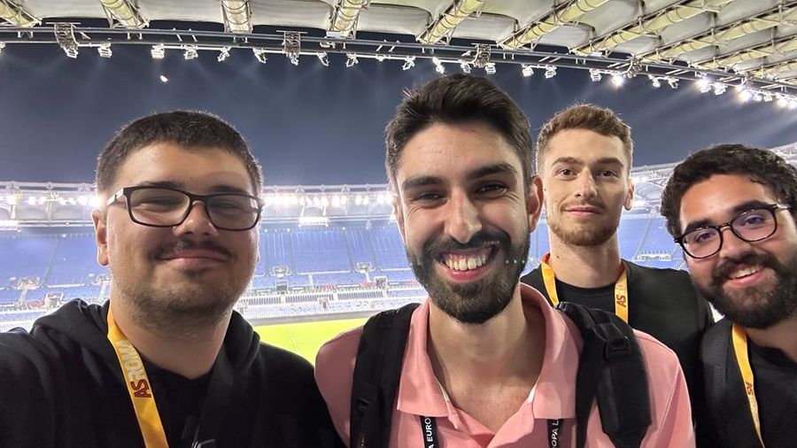 Lo staff di Lucarne Grenat all'Olimpico. Da sinistra, Ethan Fasnacht, Thomas Zinguinian, Antoine Vallélian e Juan Budegueri