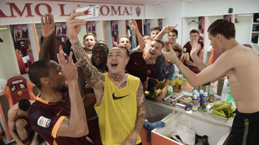 Sei foto esclusive dello spogliatoio dopo la vittoria sulla Lazio