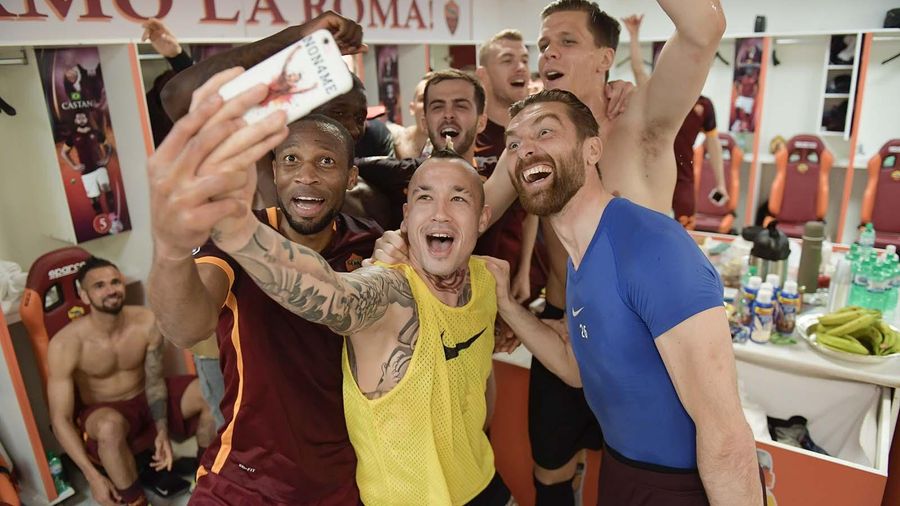 Sei foto esclusive dello spogliatoio dopo la vittoria sulla Lazio
