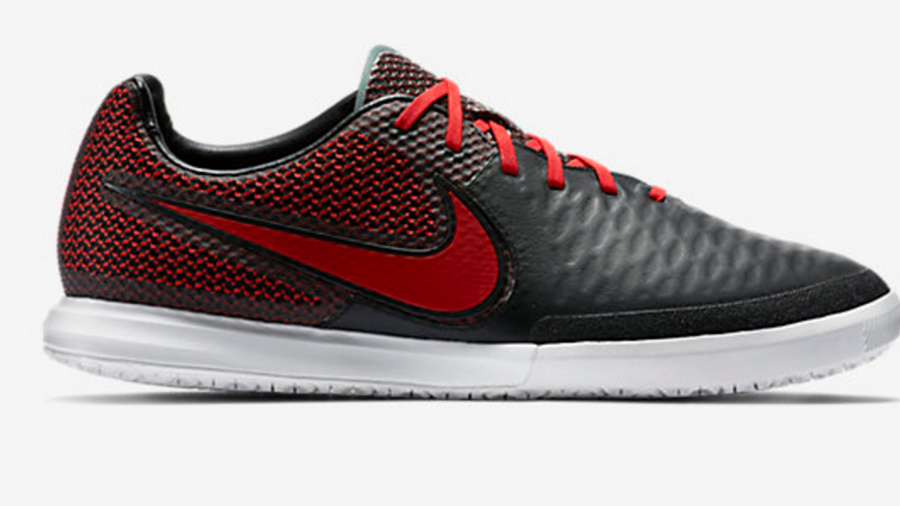 mens indoor football trainers