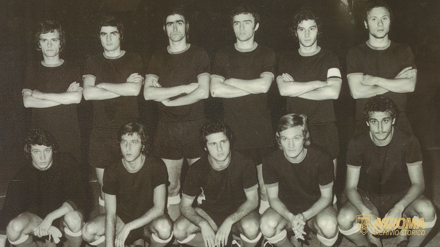 Roma-Atalanta, finale del campionato Primavera nel 1973. Vichi è il secondo in basso da destra. Nella foto anche - tra gli 11 - Agostino Di Bartolomei, Stefano Pellegrini, Francesco Rocca e Mauro Sandreani (AS Roma/Fondo Sellitri)