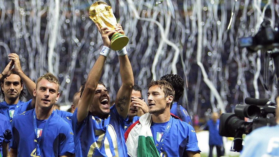 Il 9 luglio di 10 anni fa Totti, De Rossi e Perrotta sul tetto del mondo