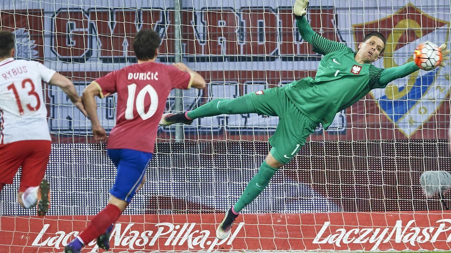 Top saves and a clean sheet for Szczesny in Poland