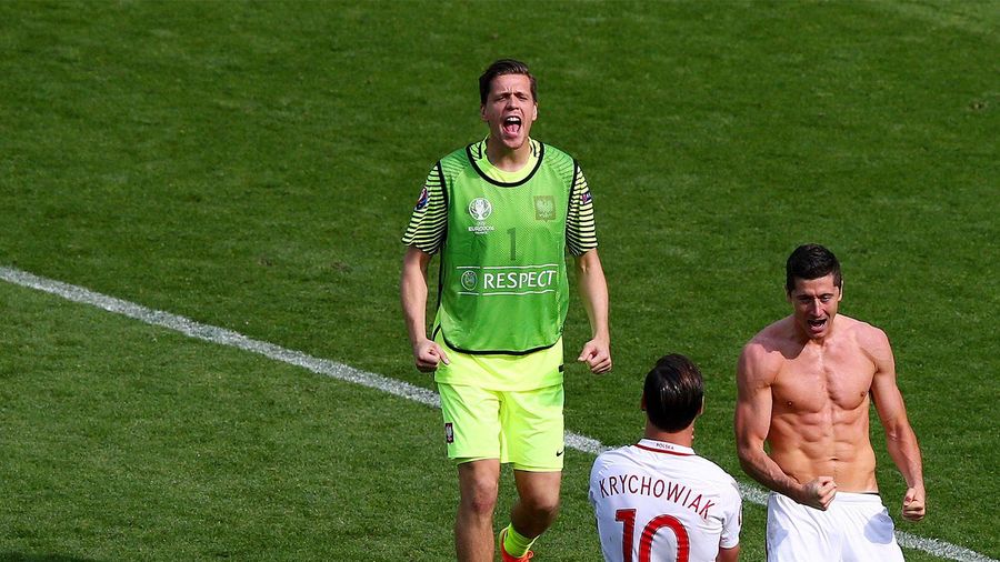 Szczesny celebrates Poland reaching Euro 2016 quarters on Instagram